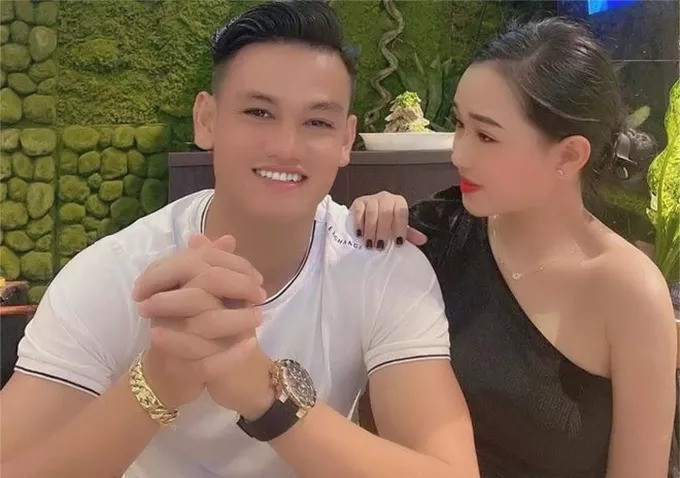 Được ca ngợi là một trong những nàng WAGs xinh đẹp của Việt Nam, Hiếu Phạm có cho mình rất nhiều khán giả hâm mộ và lượng người theo dõi khủng trên mạng xã hội.