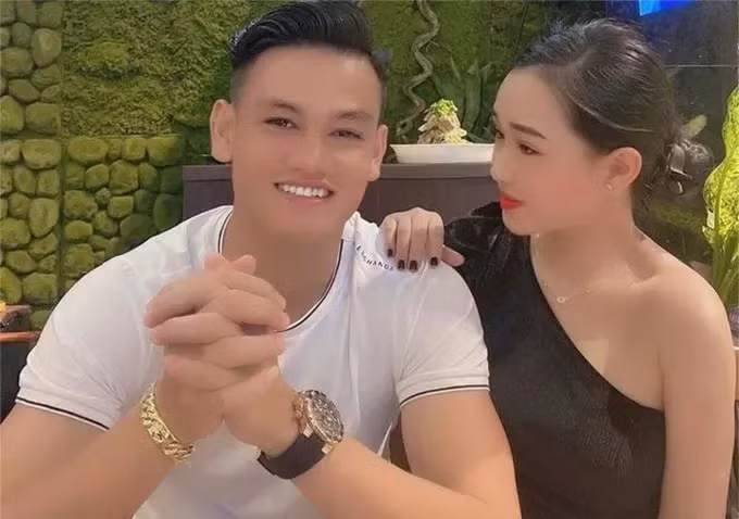 Được ca ngợi là một trong những nàng WAGs xinh đẹp của Việt Nam, Hiếu Phạm có cho mình rất nhiều khán giả hâm mộ và lượng người theo dõi khủng trên mạng xã hội.