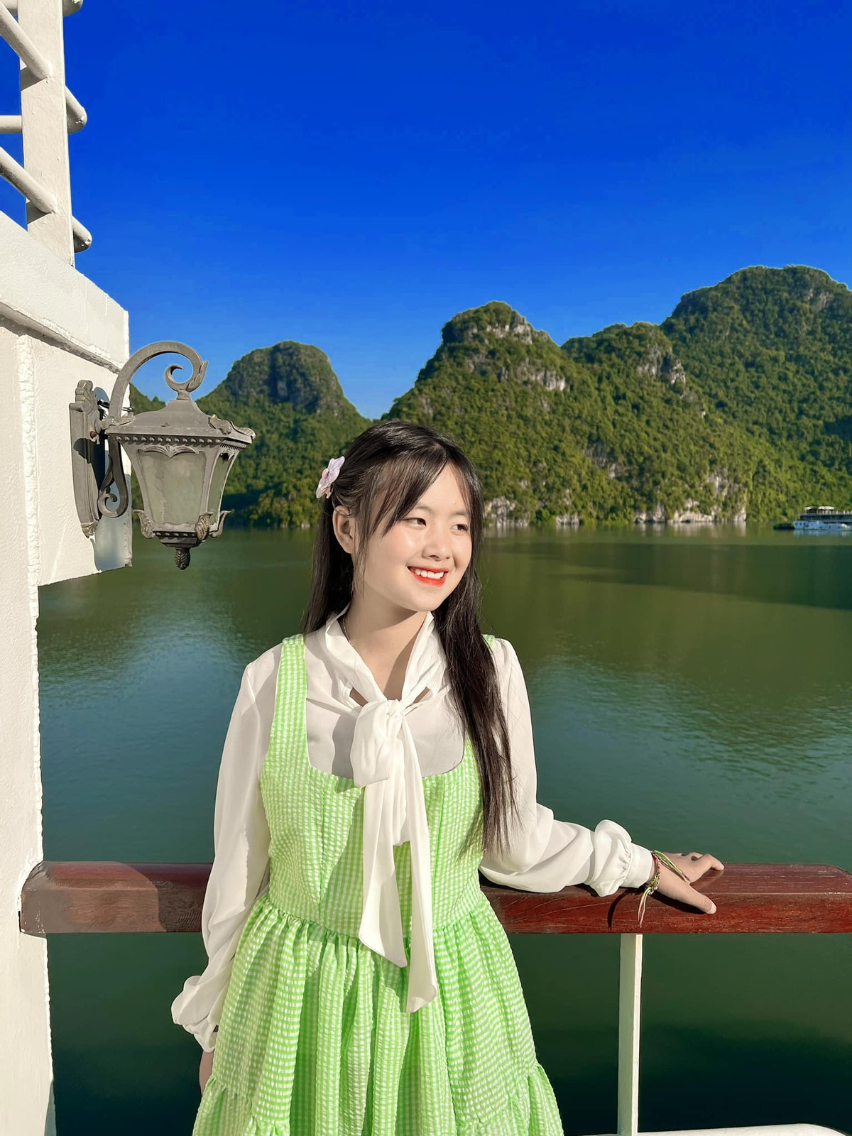 Chỉ trong một thời gian ngắn, em đã thay đổi rất nhiều phong cách khác nhau, từ hiện đại, cá tính đến nhẹ nhàng, tiểu thư.