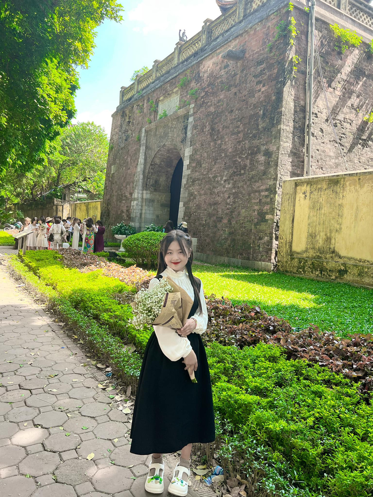 Hiện tại cô bé Phúng Phính nhận làm mẫu ảnh, cô cũng đã dần quen với công việc này và trở nên tự tin hơn.