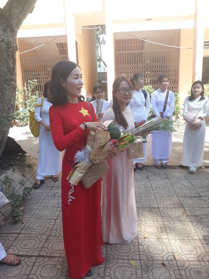 Ý tưởng tặng quà bằng rau củ được nhiều học sinh áp dụng.