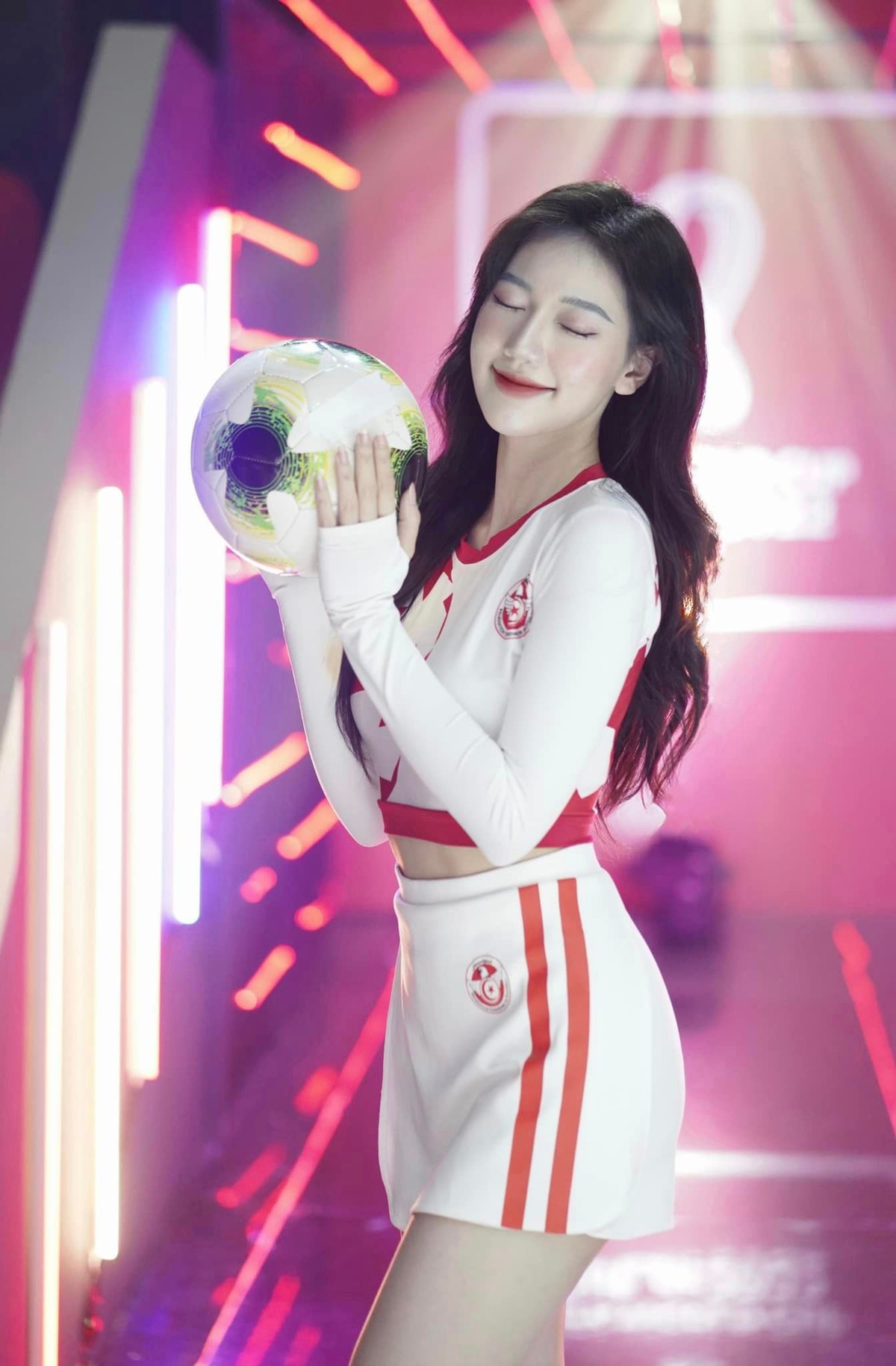 Nàng hot girl này sinh ngày 19/11/1997, đến từ Thái Bình.