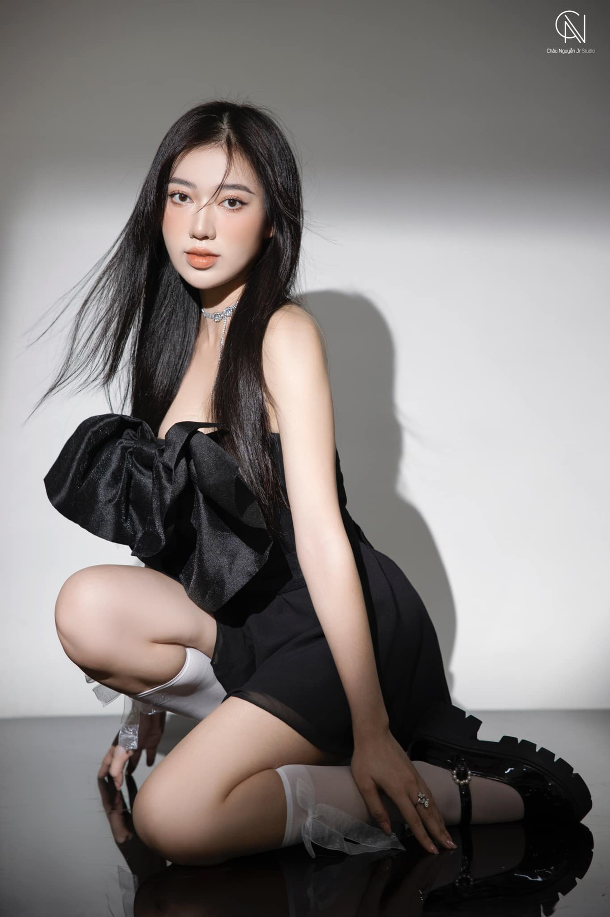 Hot girl Nóng cùng World Cup này rất biết cách lựa chọn cho mình những bộ trang phục lộng lẫy và đầy quyến rũ.