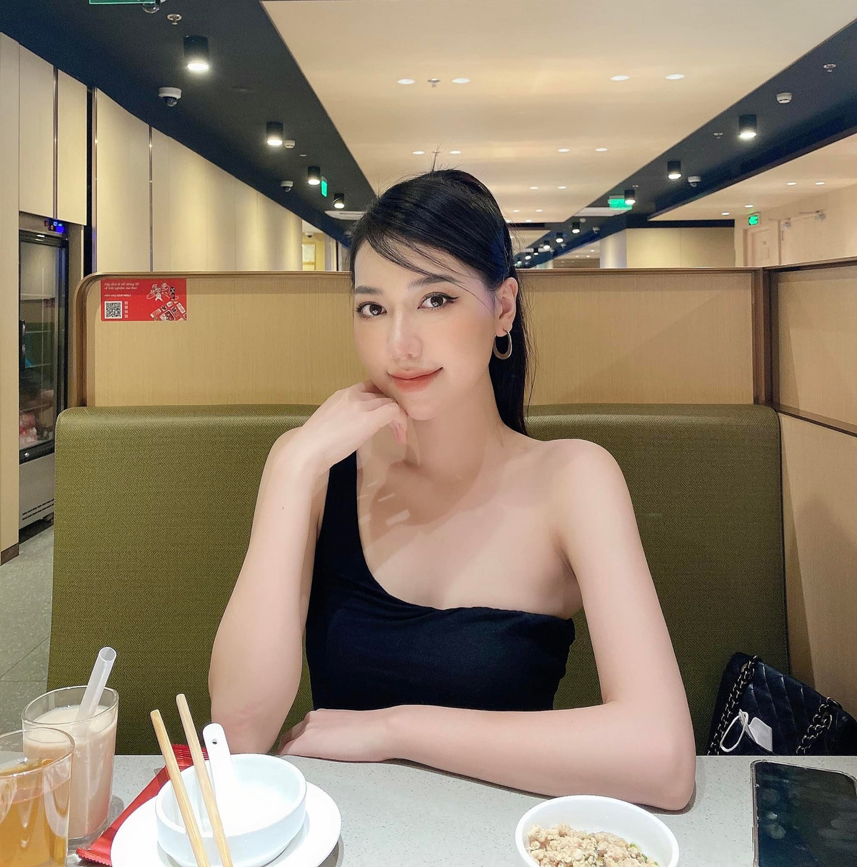 Người đẹp đại diện cho tuyển Tunisia trong chương trình Nóng cùng World Cup. Ảnh: FBNV