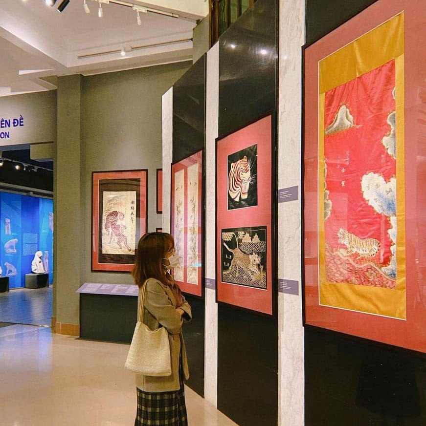 Muốn tìm một chỗ đi chơi vừa rẻ vừa lạ ở Hà Nội thì nhất định đừng bỏ qua Bảo tàng Lịch sử Quốc gia. Đến đây không chỉ được sống chậm một chút mà còn có nhiều góc đẹp để check in.