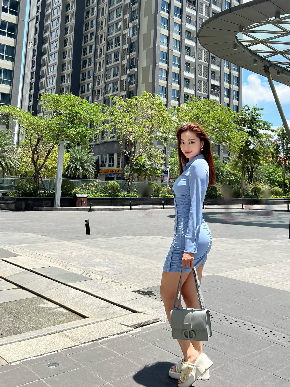 Tự tin với hình thể cân đối, Ngọc Lan lăng xê nhiều trang phục ôm, tôn dáng.