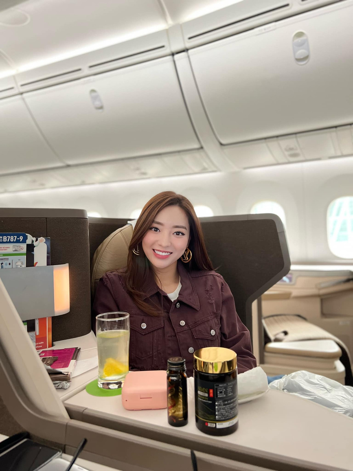 Sau khi lấy chồng, sinh con, cô dành hầu hết thời gian để chăm sóc tổ ấm, công việc kinh doanh.