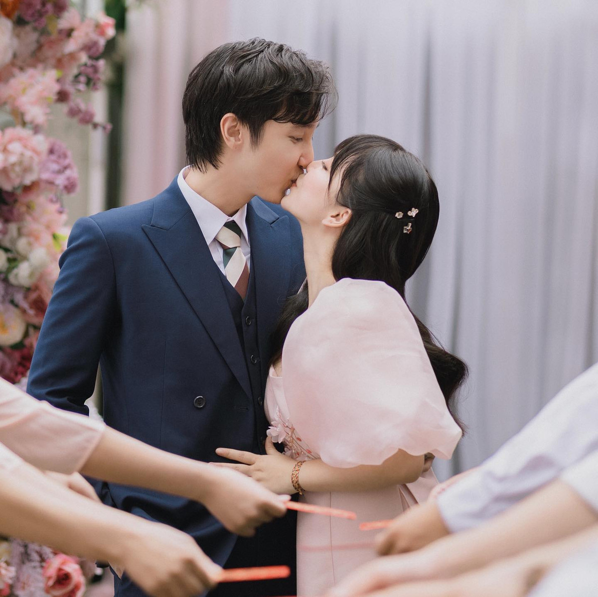 Được biết Key và Mẫn Tiên quen biết nhiều năm trước nhưng thời gian dài sau đó mới trò chuyện thường xuyên.