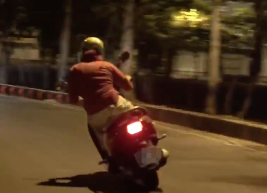 Hầu hết mọi người đều thót tim trước cách lái xe liều lĩnh, nguy hiểm của những chị “ninja lead”.