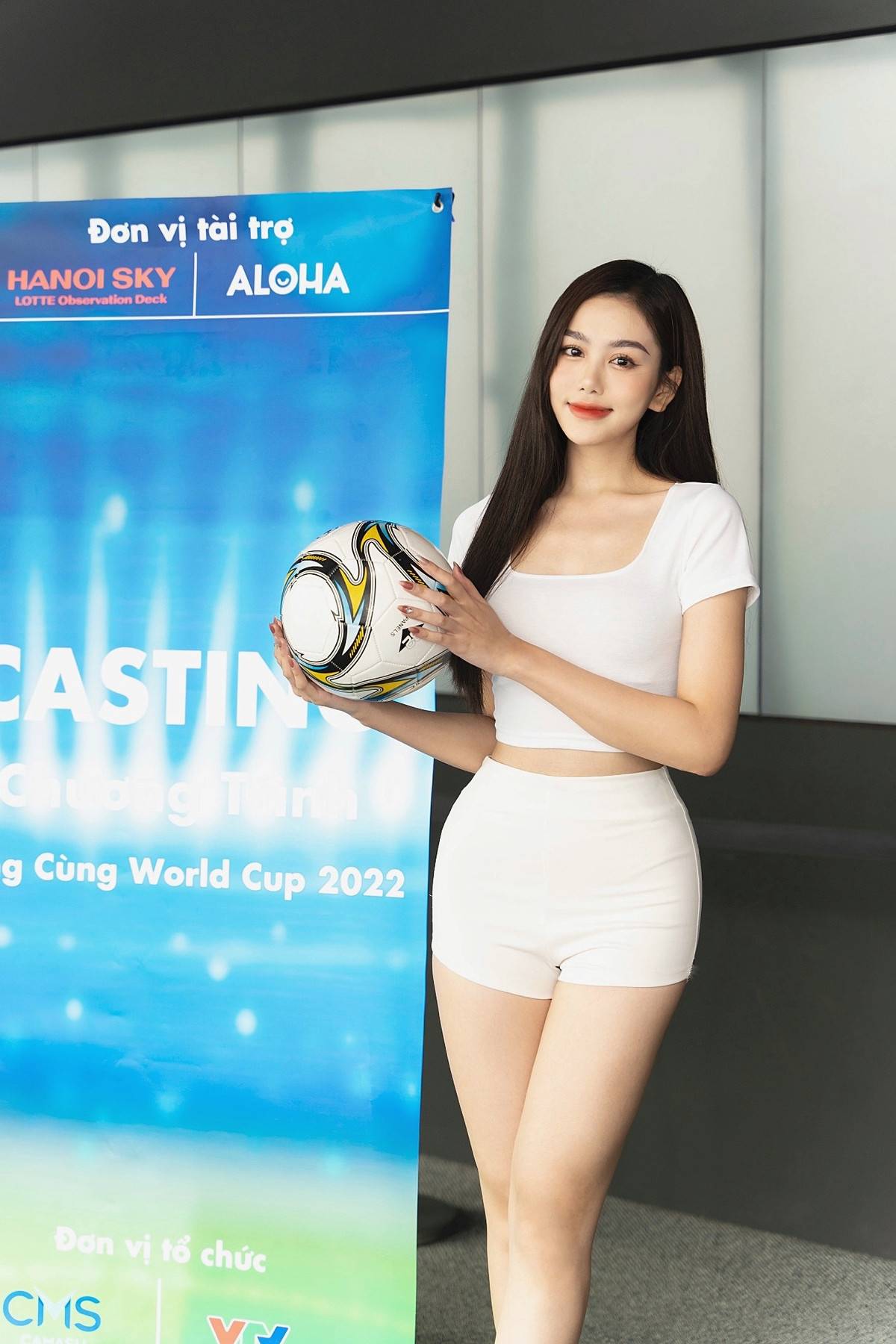 Xuất hiện trong Nóng cùng World Cup 2022, nàng hot girl Hà thành gây thương nhớ với nhan sắc xinh đẹp, đặc biệt là đôi chân dài miên man.