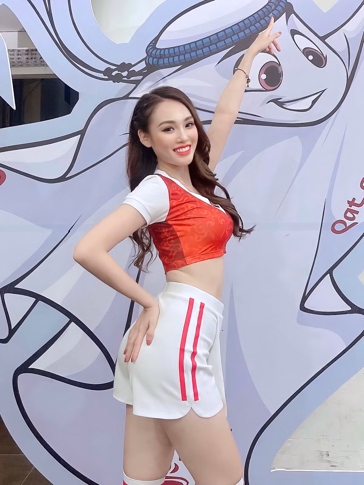 Ngọc Mai còn nổi tiếng khi làm tiếp viên hàng không của một hãng hàng không Việt Nam.