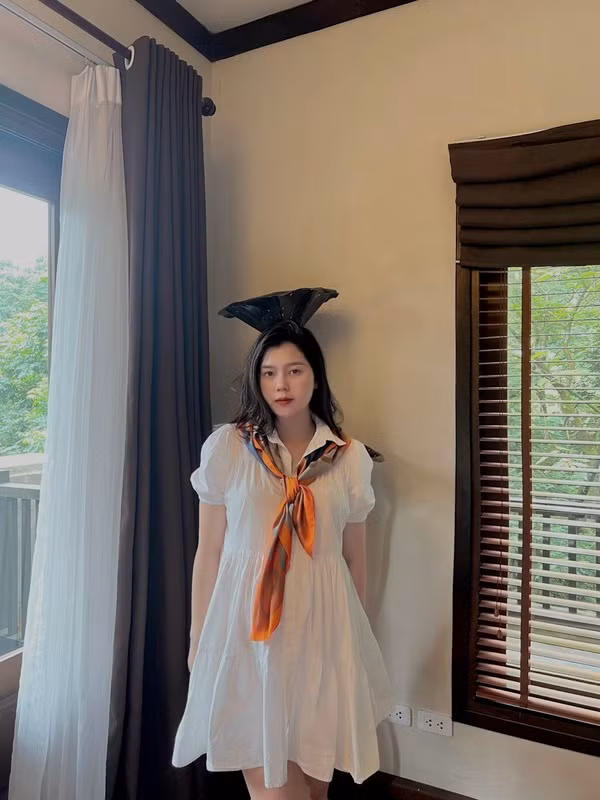 Bên cạnh những lời chúc phúc gửi tới gia đình trung vệ Nguyễn Thành Chung, nhan sắc của mẹ bỉm Tố Uyên cũng khiến netizen phải xuýt xoa.