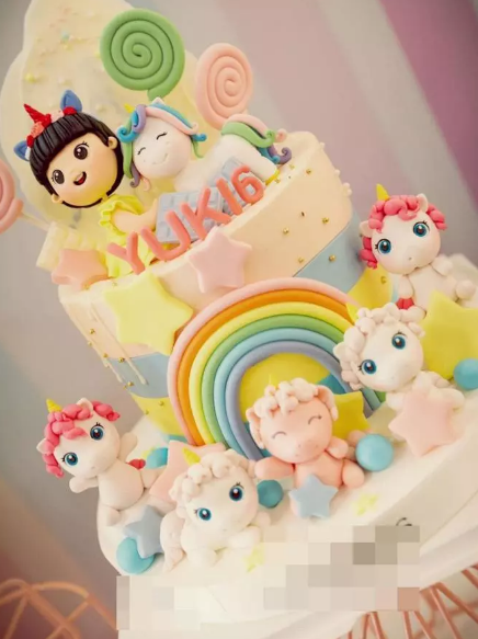 Trên trang cá nhân, nữ đại gia liên tục cập nhật những hình ảnh về buổi sinh nhật của con gái, cho thấy sự đầu tư hoành tráng không phải dạng vừa.