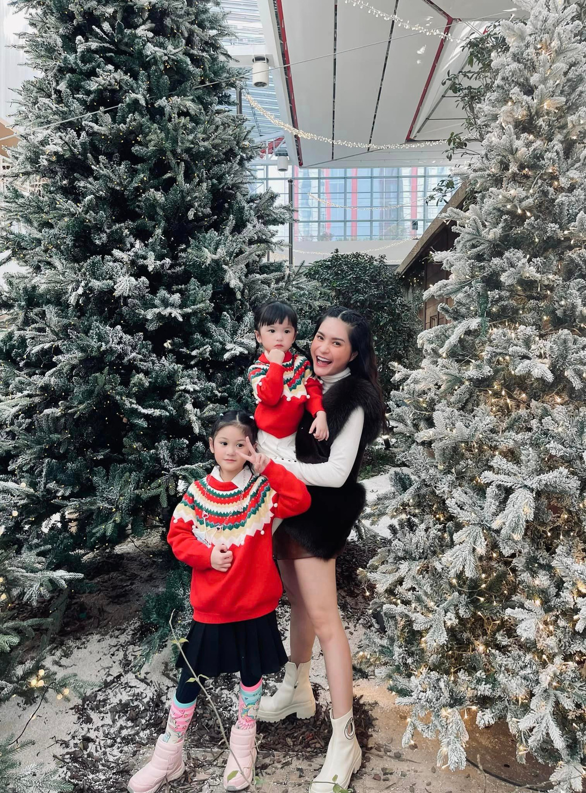 Đầu tư quần áo xịn sò, make-up chỉn chu, Đoàn Di Băng cho ra đời nhiều hình ảnh sống ảo.