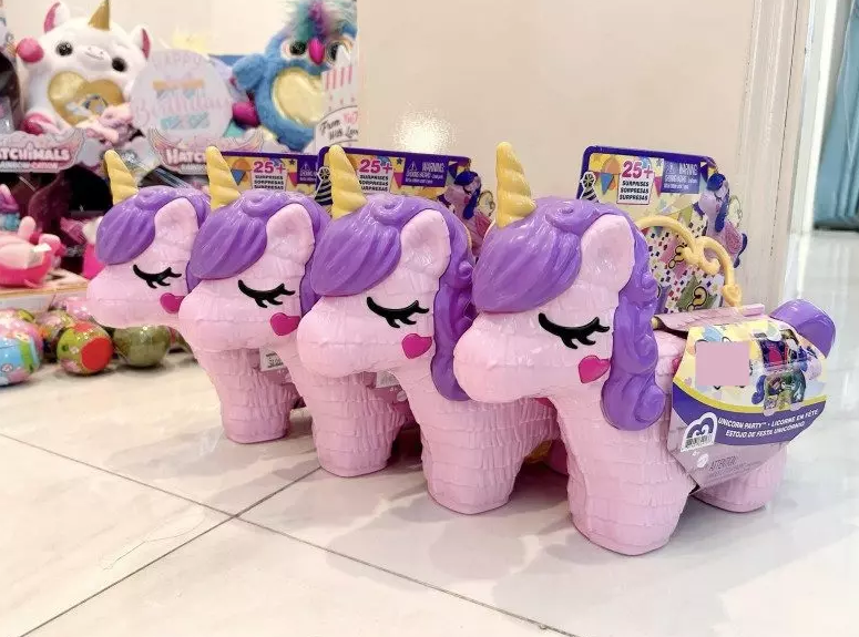 Chỉ cần nhìn hình thôi cư dân mạng cũng nhận ra nữ đại gia yêu chiều con cỡ nào.