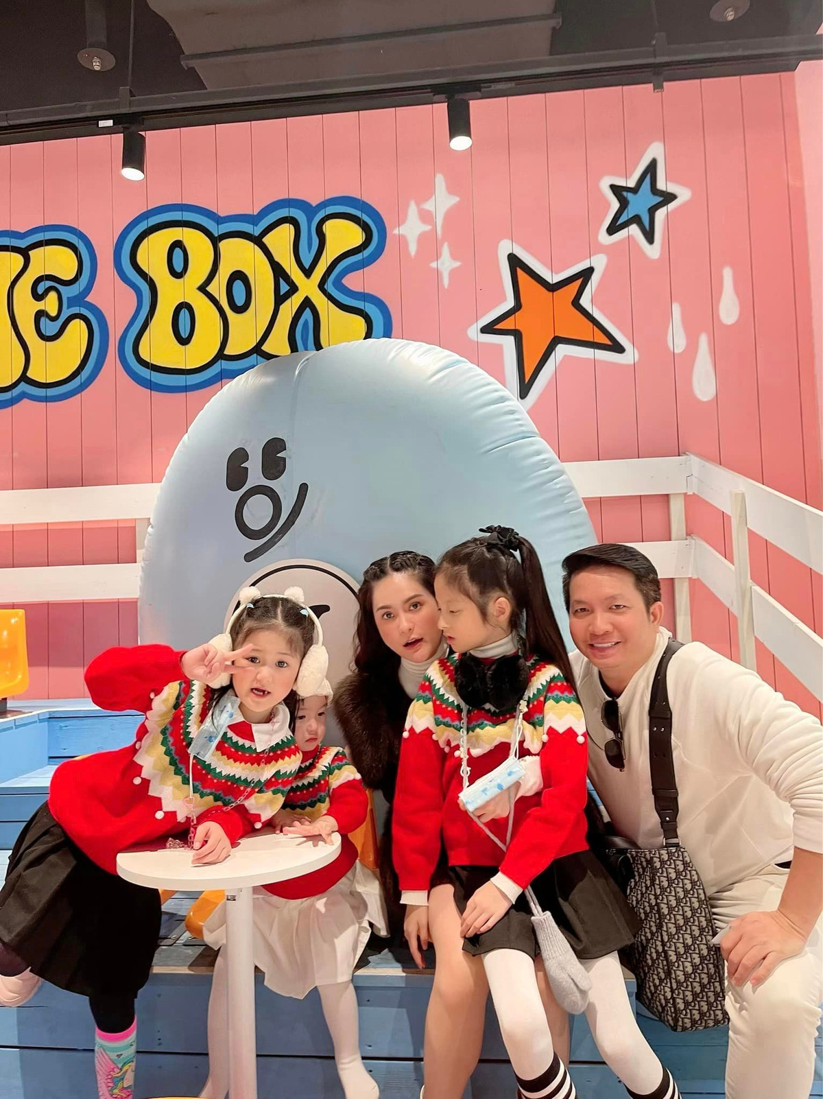 Sinh ra đã "ngậm thìa vàng" nên các con gái của Đoàn Di Băng có cuộc sống chuẩn rich kid từ bé.