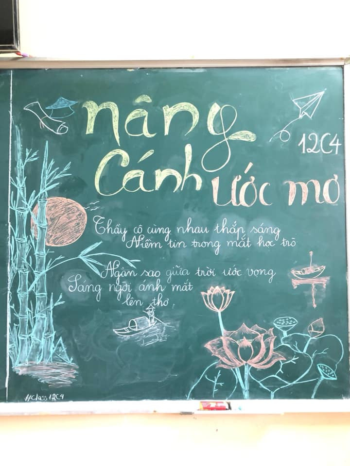 Hoạt động này không chỉ thể hiện tình cảm của các bạn dành cho thầy cô giáo mà còn giúp gắn chặt tình đoàn kết của các thành viên trong lớp học.