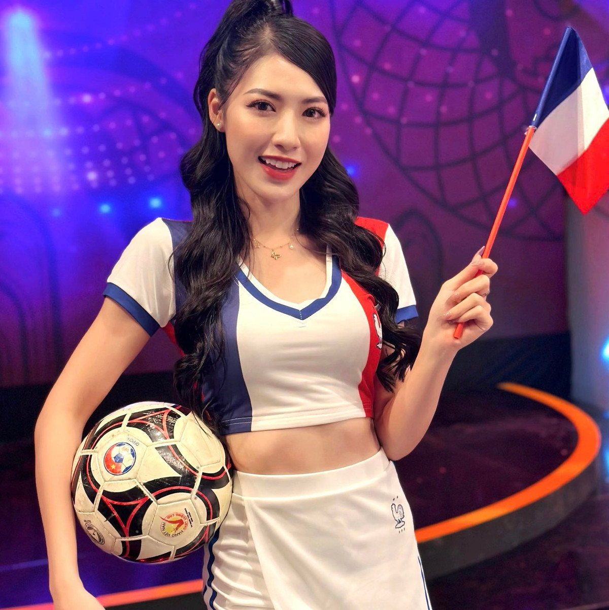 Tham gia Nóng cùng World Cup 2022 hot girl có tên Hoàng Giang bất ngờ gây chú ý lớn.