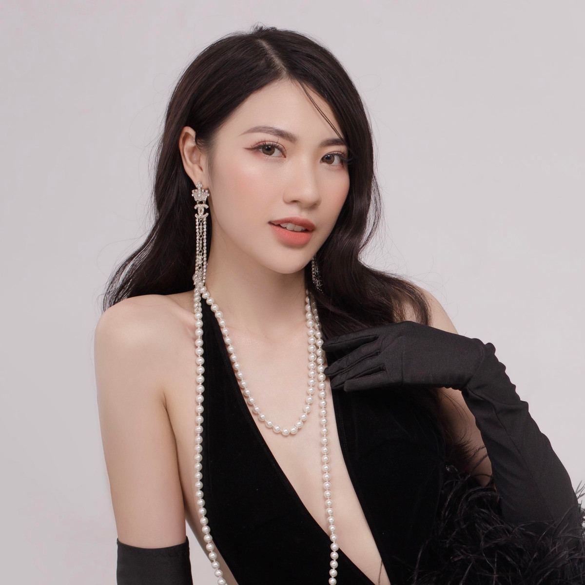 Hot girl Nóng cùng World Cup này gây ấn tượng với gương mặt xinh đẹp, thân hình quyến rũ chuẩn người mẫu.