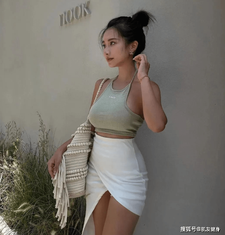 Sau một thời gian, cơ thể cô tràn đầy sức sống, số đo 3 vòng thay đổi đáng kể.