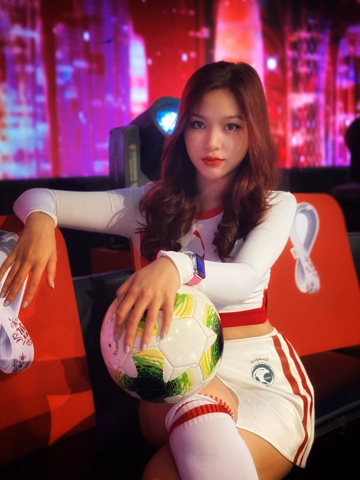 Hiện cô vẫn còn là sinh viên của Đại học Văn hóa Hà Nội.