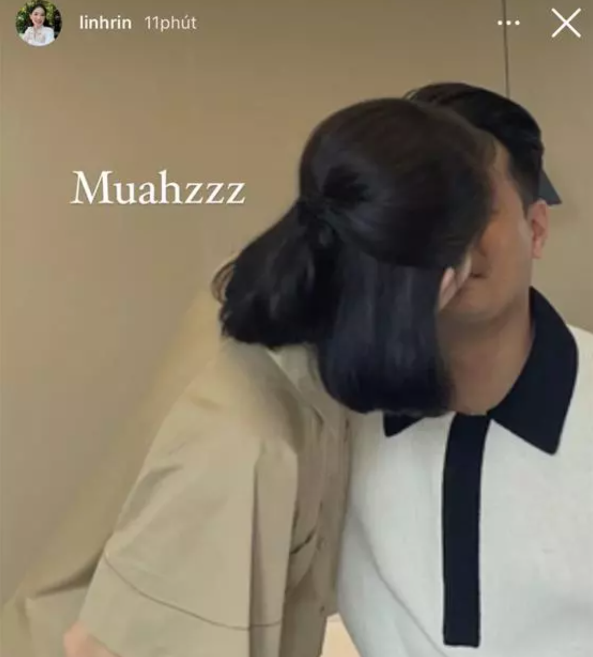 Nàng hot girl và chàng thiếu gia cũng chẳng ngại công khai những khoảnh khắc ngọt ngào bên nhau như thế này đây.