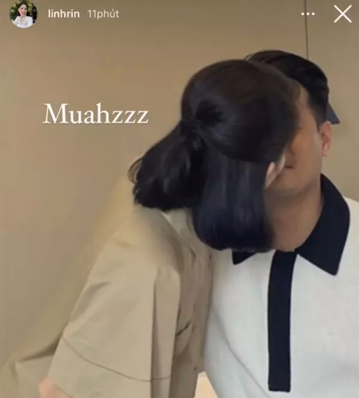 Nàng hot girl và chàng thiếu gia cũng chẳng ngại công khai những khoảnh khắc ngọt ngào bên nhau như thế này đây.