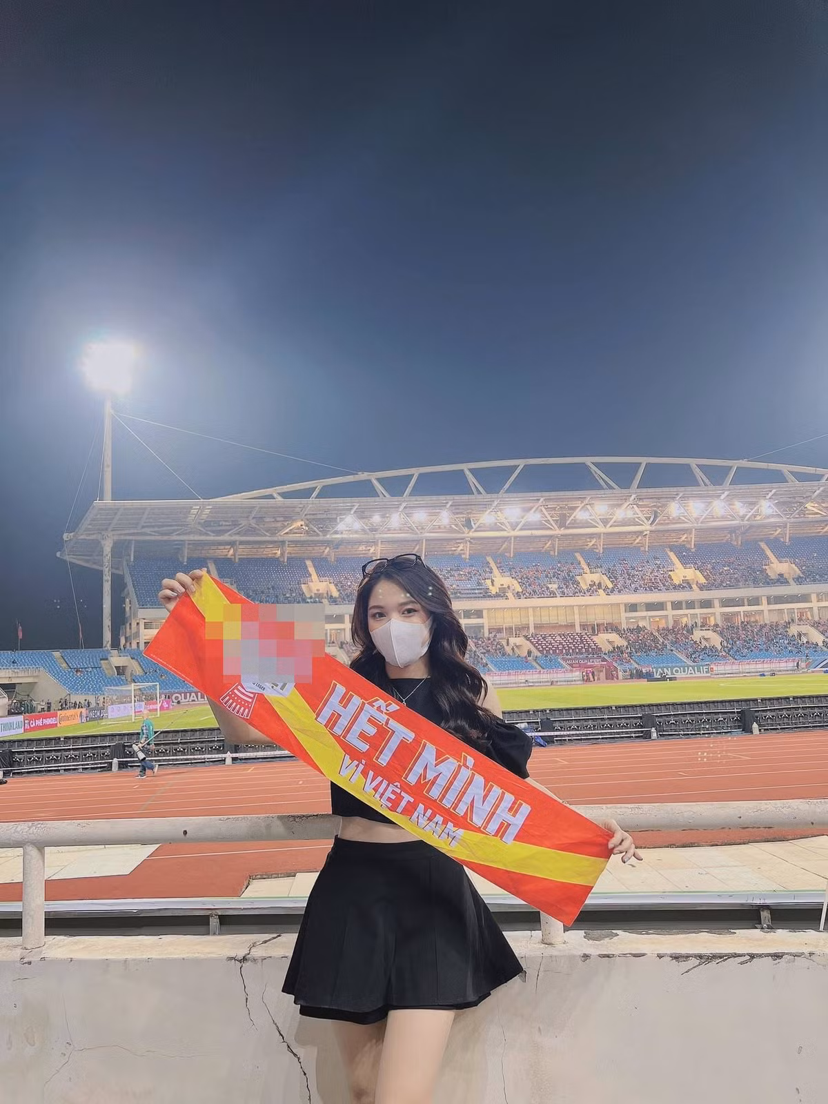 Dù đeo khẩu trang, không nhìn rõ gương mặt song mọi người đều “lịm tim” trước vóc dáng chuẩn như người mẫu cùng năng lượng tích cực mà Tiêu Ngọc đã lan tỏa.