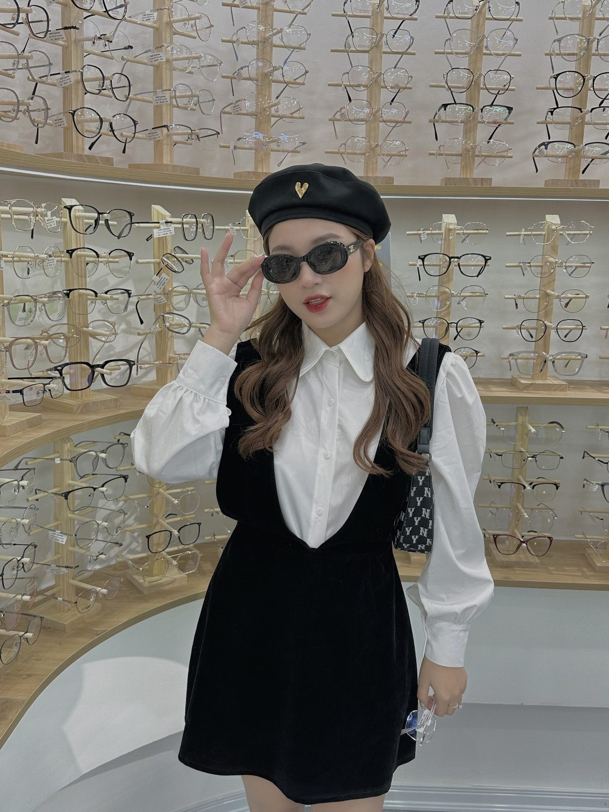 Ngoài công việc của một giảng viên, Tiêu Ngọc còn làm mẫu ảnh, đại diện quảng cáo cho nhiều thương hiệu,...