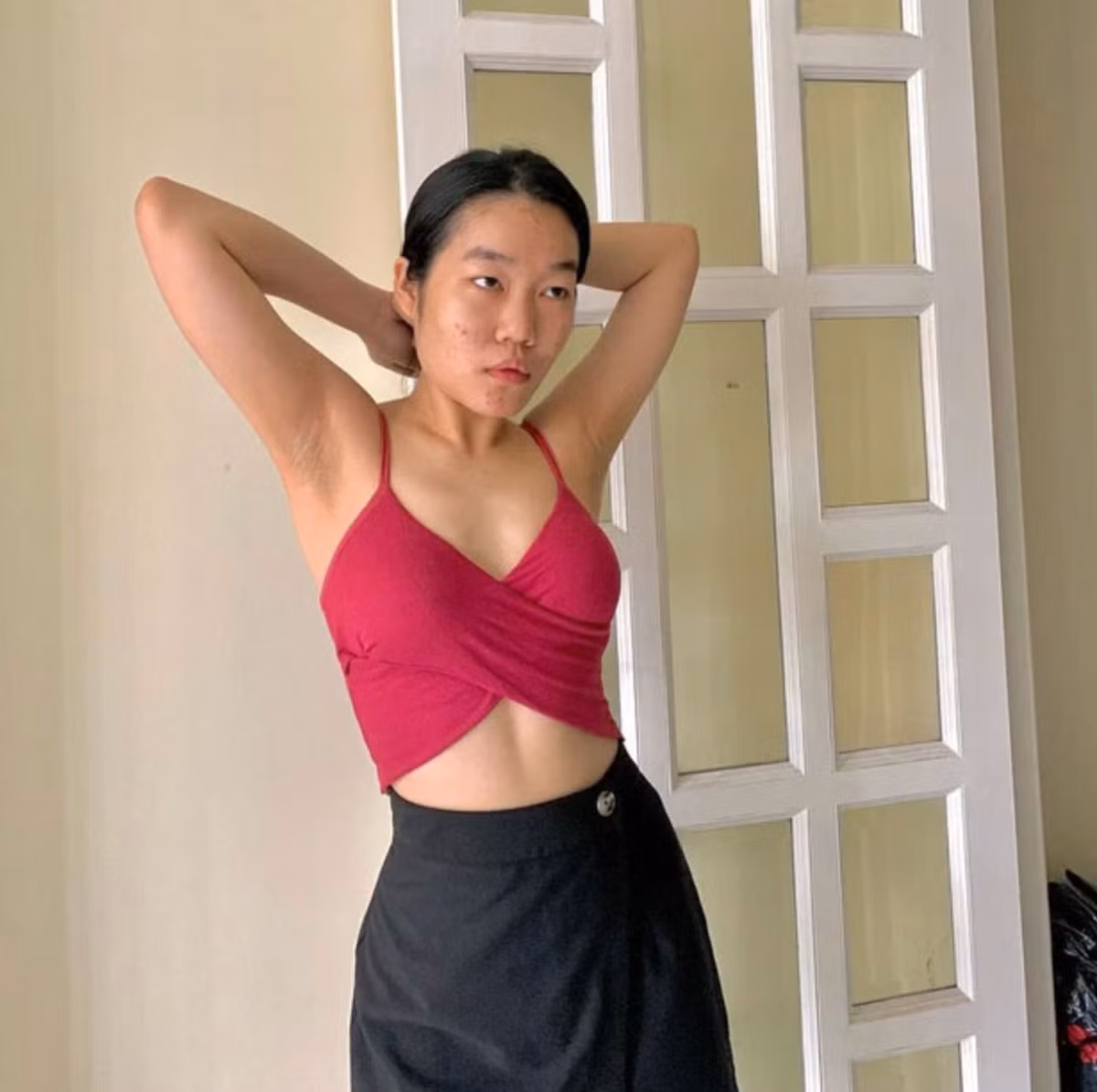 Mặc dù là người nổi tiếng như Lê Thuỵ không có ngoại hình xuất chúng như nhiều ngôi sao nữ khác. Ngược lại, cô ăn mặc khá bình dị, khuôn mặt mộc không trang điểm xuất hiện ở mọi nơi.