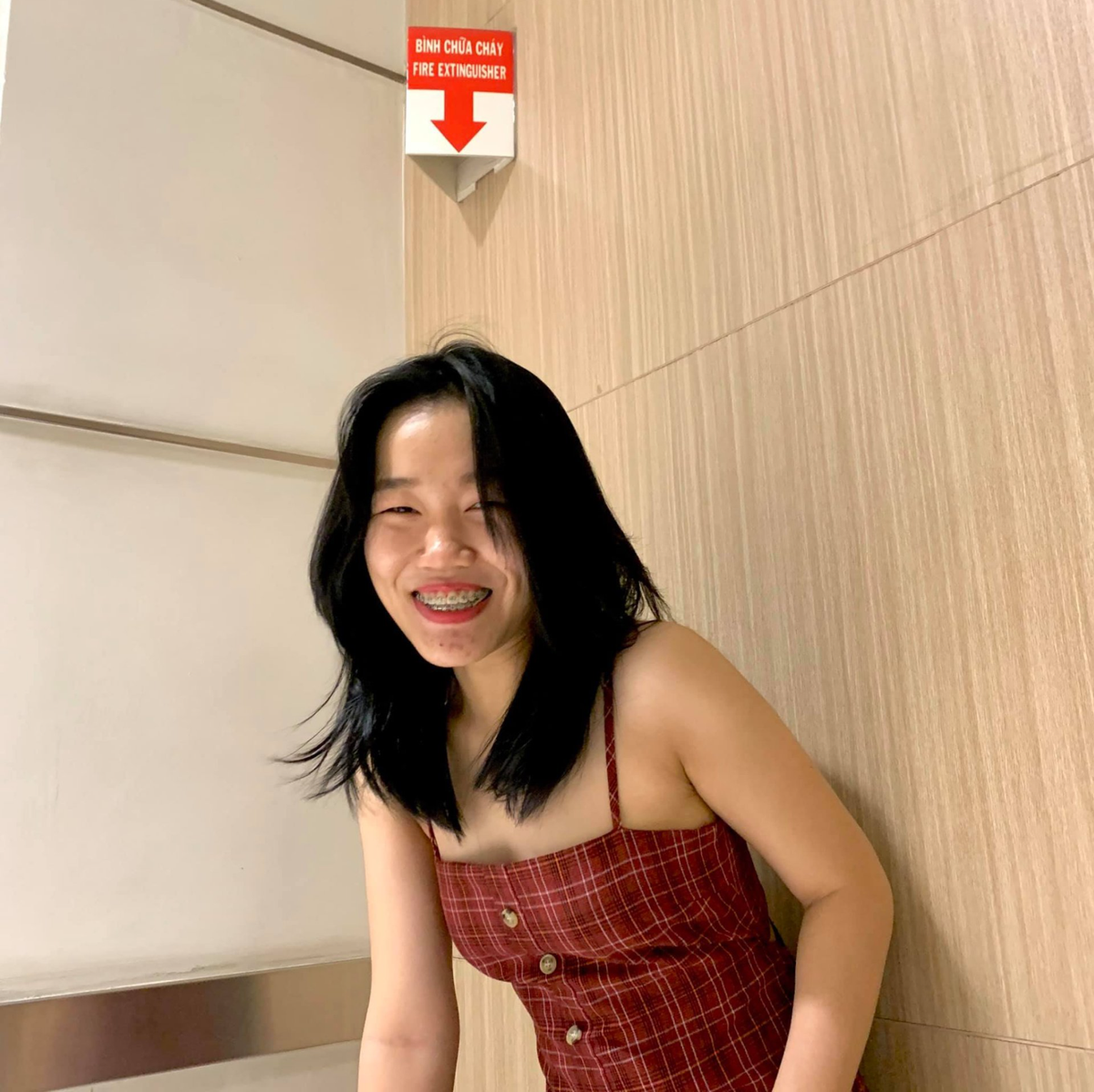 Hot TikToker này thường quay video giao lưu với người hâm mộ bằng mặt mộc đầy mụn, không đánh son và ăn mặc xuề xòa. Nhưng sức hút lại đến từ vẻ hài hước của cô. Ảnh: Tổng hợp