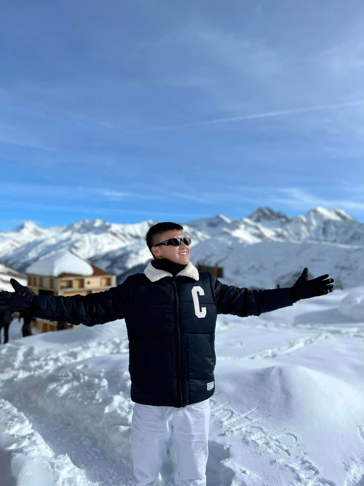 Dù không có bất cứ bức ảnh chụp chung nào nhưng qua ảnh cả 2 khoe với mọi người, netizen dễ dàng nhận thấy họ đang đi cùng nhau.