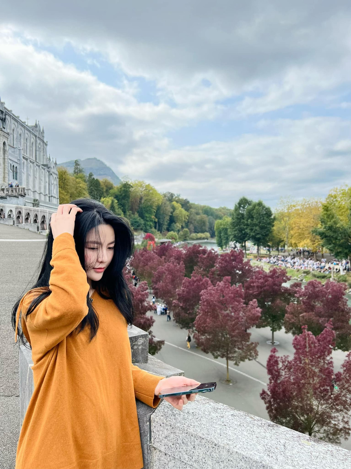 Chu Thanh Huyền liên tục cập nhật những hình ảnh bản thân vi vu khám phá nhiều nơi khiến mọi người trầm trồ.