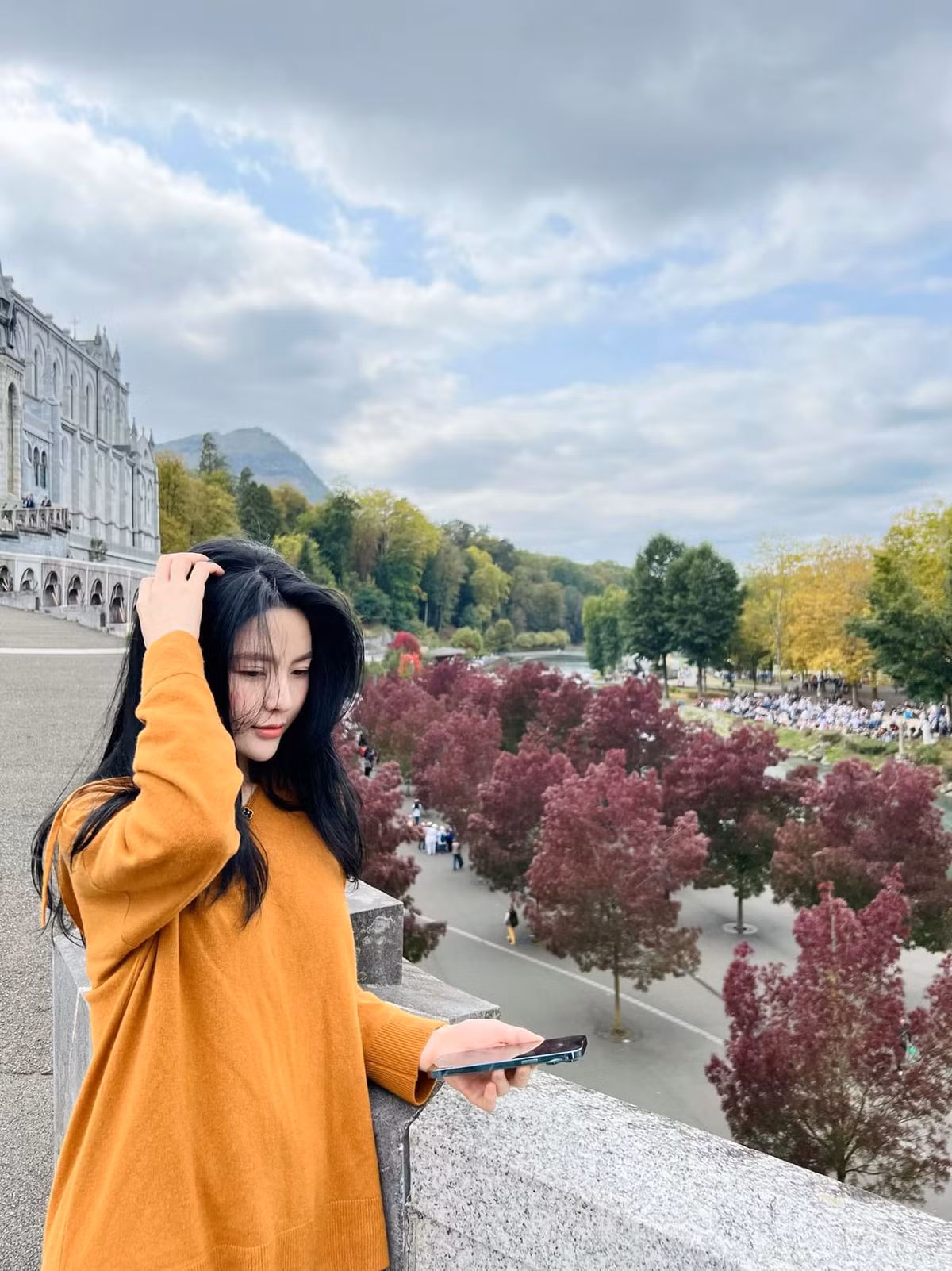 Chu Thanh Huyền liên tục cập nhật những hình ảnh bản thân vi vu khám phá nhiều nơi khiến mọi người trầm trồ.