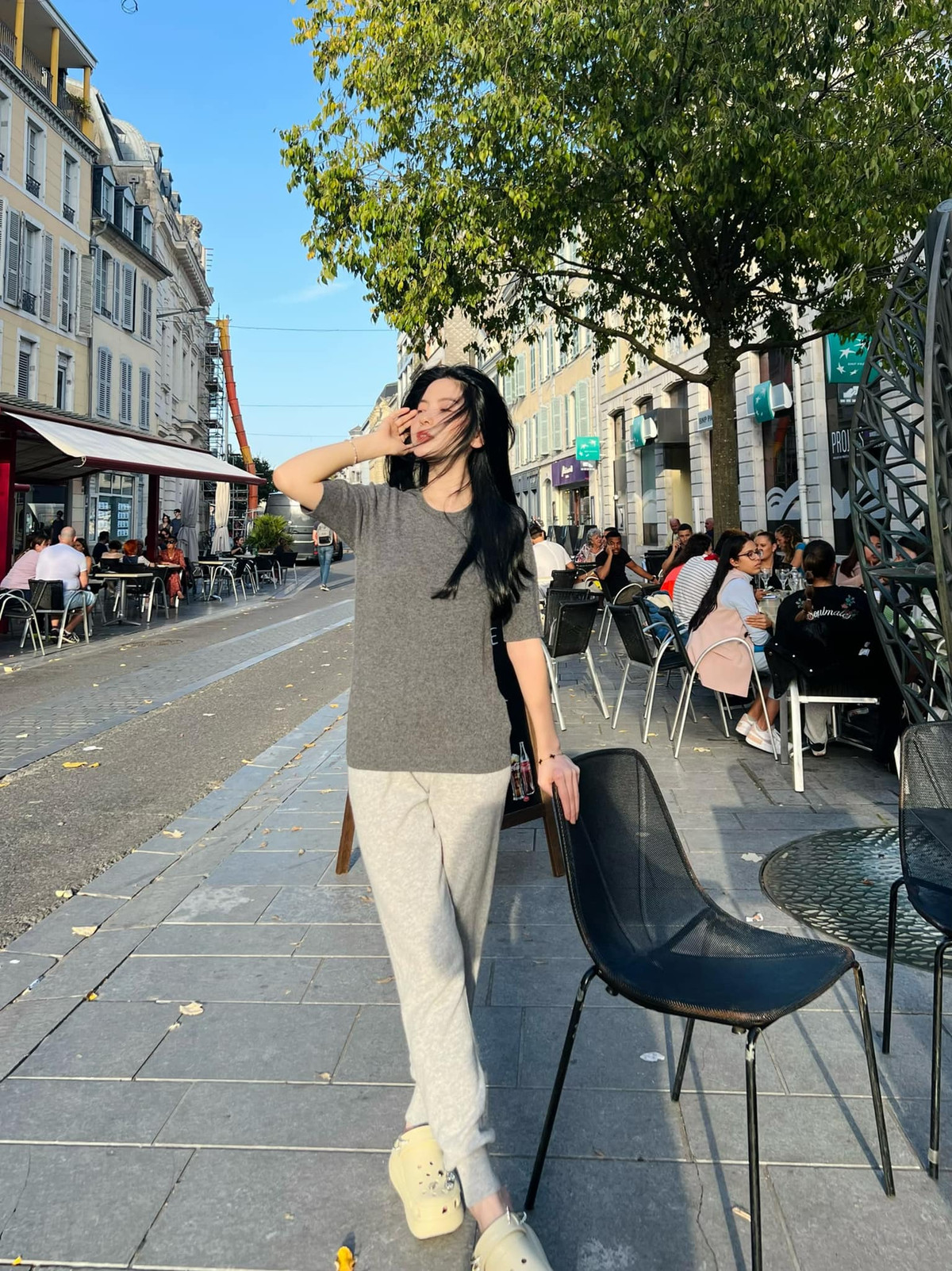 Chu Thanh Huyền liên tục cho đăng tải những bức ảnh bên trời Âu. Ảnh: FBNV