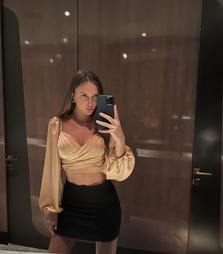 Nữ trọng tài nóng bỏng này có tới khoảng 100.000 người theo dõi trên Instagram.