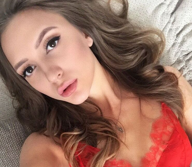 Người đẹp từng vấp phải không ít chỉ trích khi lựa chọn nghề trọng tài bóng đá.