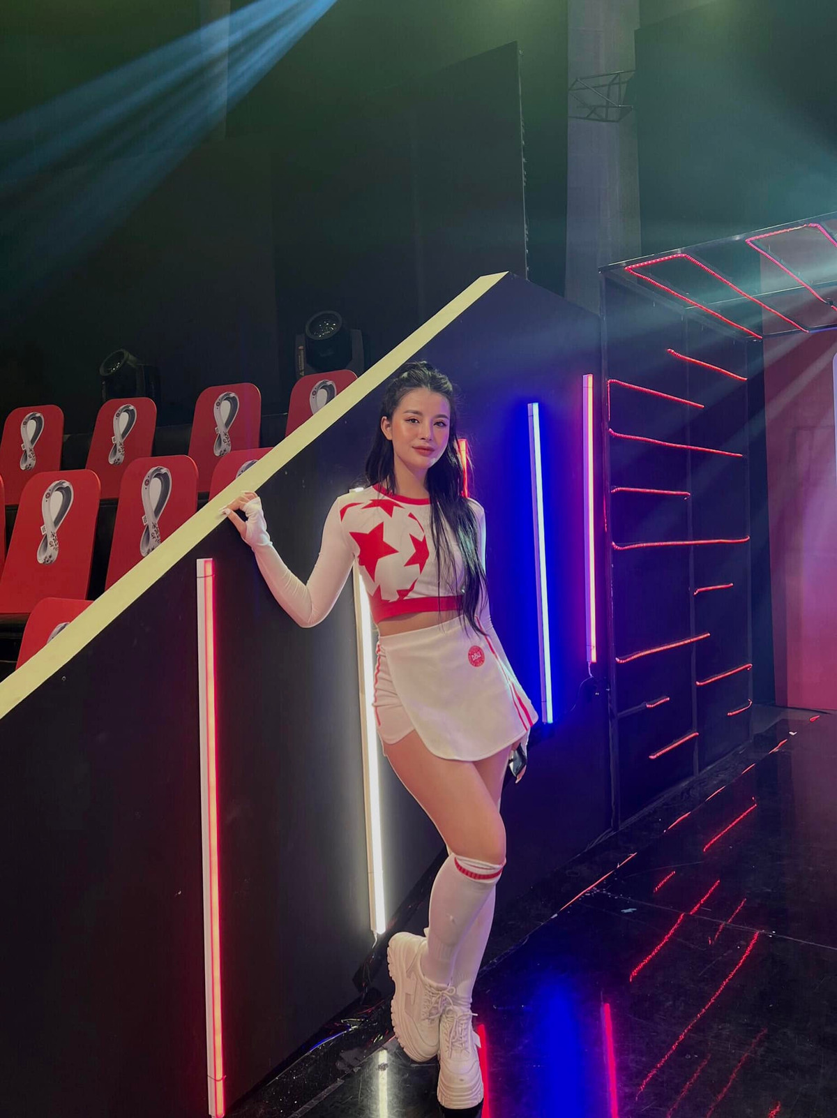 Hot girl Ứng Minh Phương đại diện cho đội tuyển Đan Mạch trong Nóng cùng World Cup 2022.