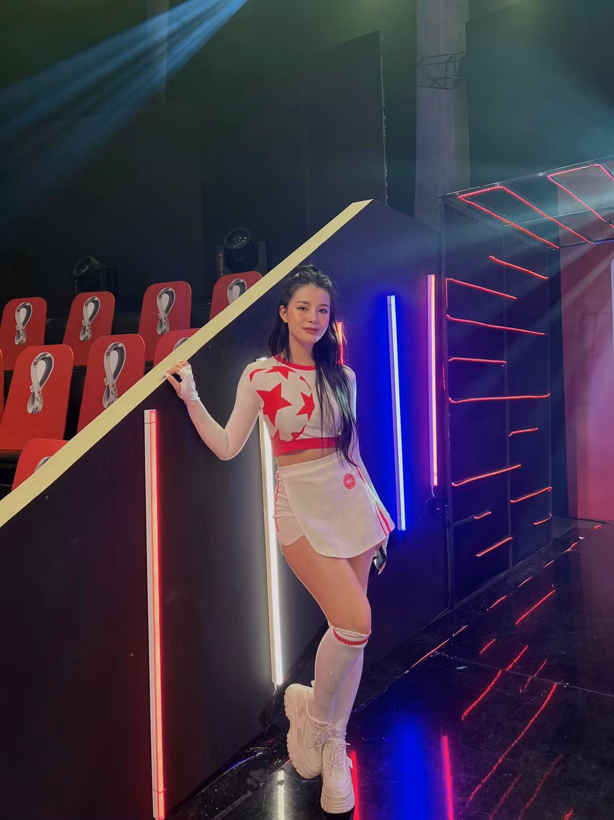 Hot girl Ứng Minh Phương đại diện cho đội tuyển Đan Mạch trong Nóng cùng World Cup 2022.