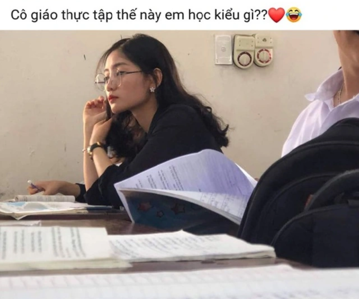 Ngoài cô giáo Vũ Tuyết, cô giáo Việt khác của trường THPT Yên Lạc (Vĩnh Phúc) bất ngờ được cư dân mạng truy lùng danh tính vì vẻ ngoài như hot girl.