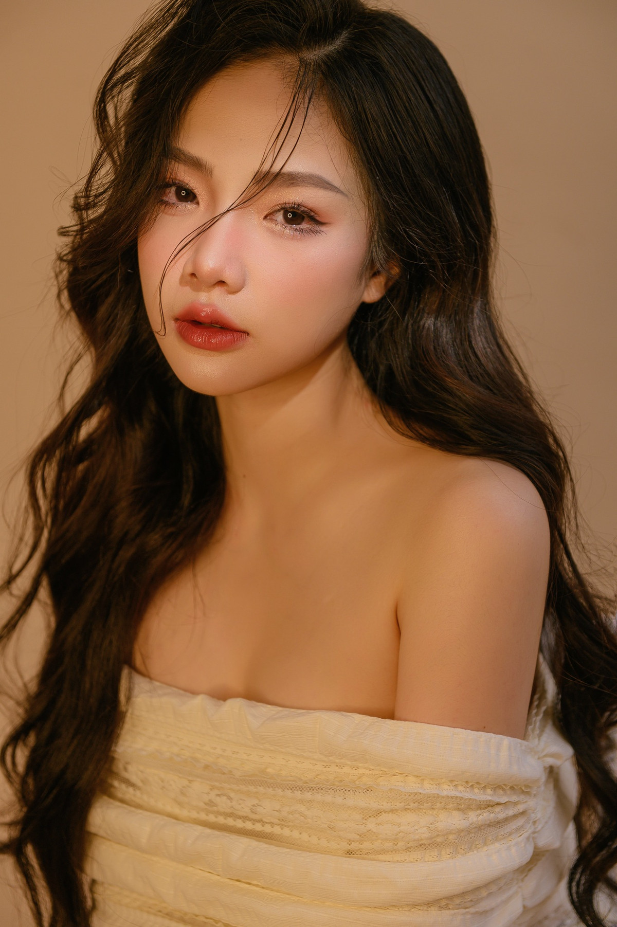 Nhờ lợi thế ngoại hình, hot girl Châu Anh thu hút lượng follow "khủng" trên mạng xã hội.