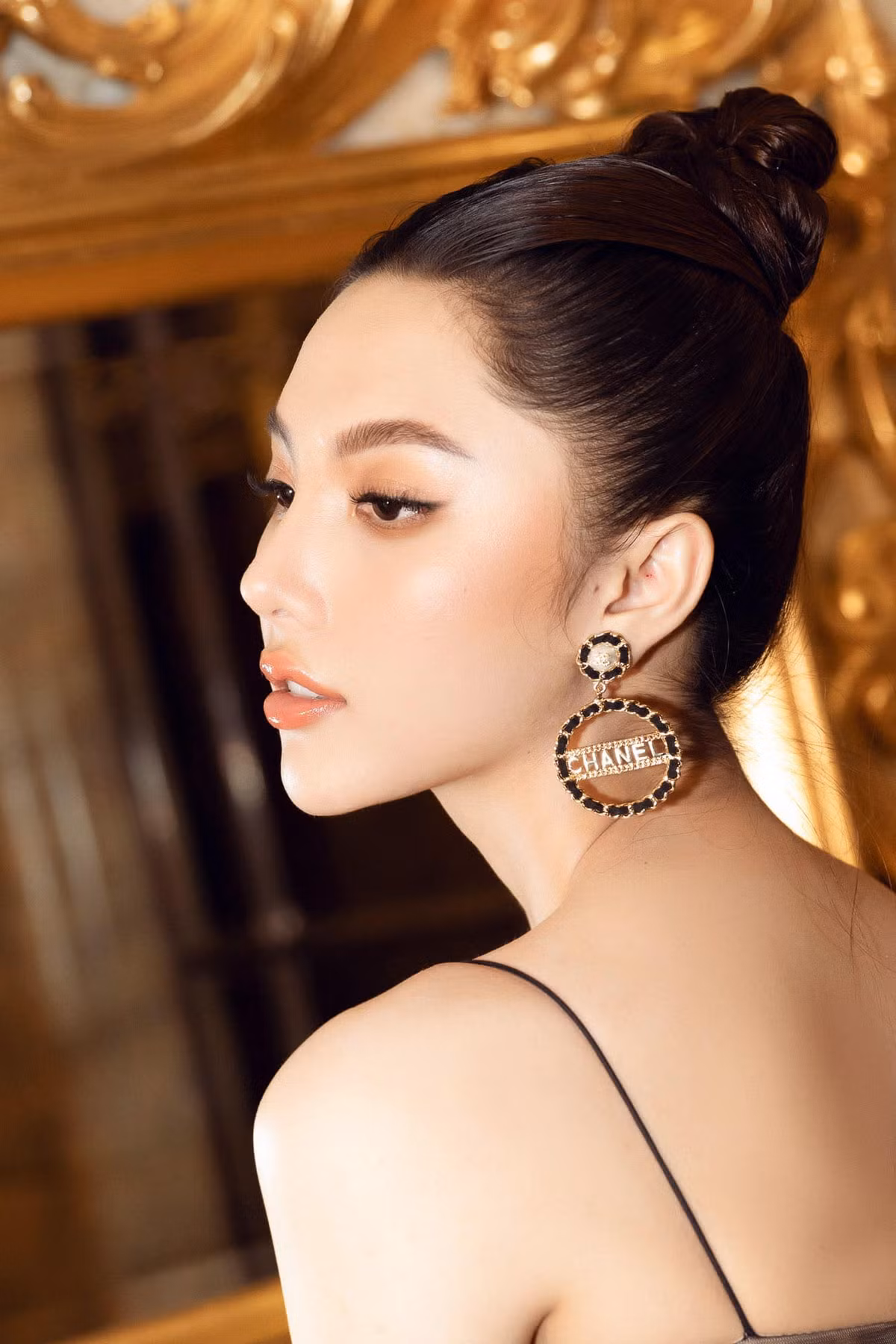 Trước khi ghi danh thi Hoa hậu Hoàn vũ Việt Nam, người đẹp là vận động viên bóng chuyền và từng đăng quang Miss International Globe 2019.