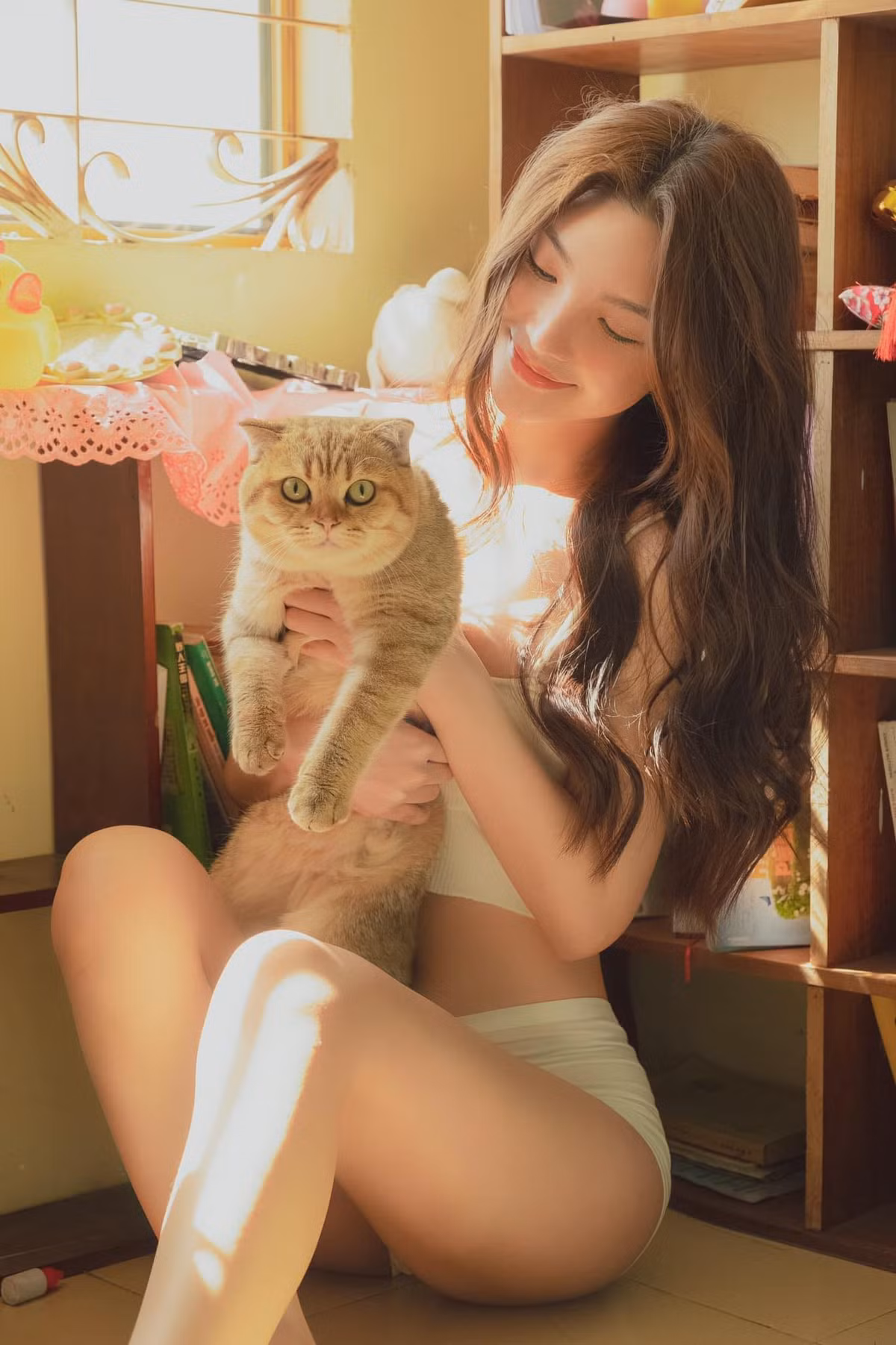 Mỹ Huyền không hoạt động showbiz sôi nổi như nhiều người đẹp khác mà tập trung cho việc học và kinh doanh.