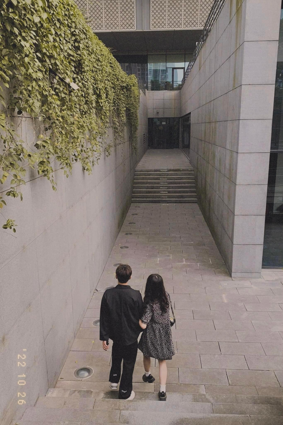 Khoác lên mình màu xanh của cây cối xung quanh, bảo tàng Hà Nội mang đến cảm giác thoải mái và nhẹ nhàng đối với khách tham quan. Ảnh: Thanh Bình