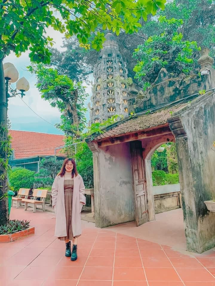 Nơi đây còn lưu giữ rất nhiều ngôi nhà đậm chất làng quê Bắc Bộ với những con đường gạch, những bức tường đá ong. Ảnh: Nữ Hoàng