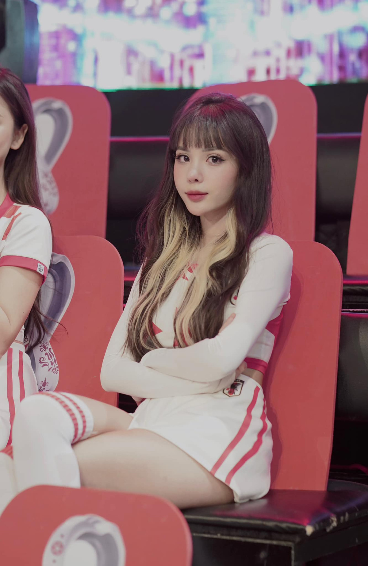 Nguyễn Quỳnh Anh là một trong 32 hot girl đồng hành cùng chương trình Nóng cùng World Cup 2022.