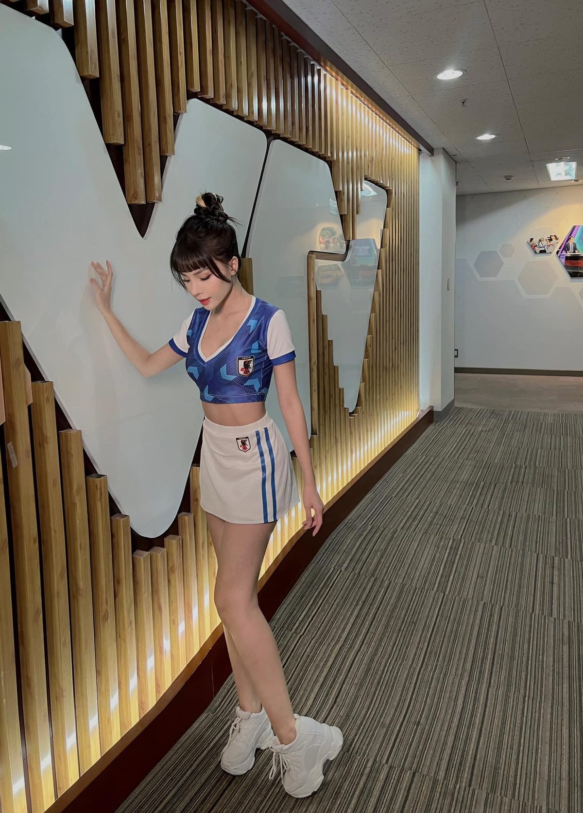 Trên Facebook cá nhân, Quỳnh Anh thường xuyên cập nhận hình ảnh đồng hành cùng giải bóng đá lớn nhất hành tinh này.