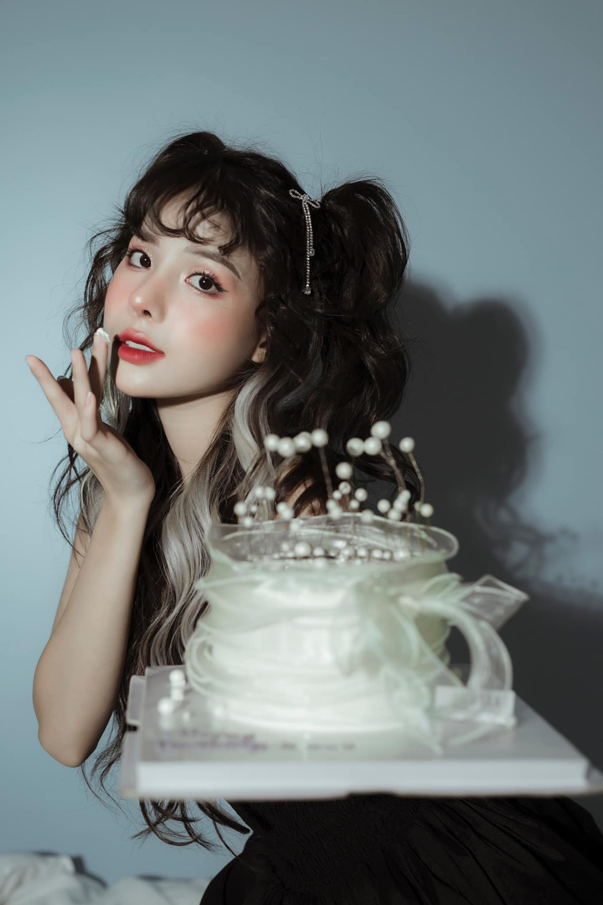 Quỳnh Anh của hiện tại sở hữu nhan sắc khả ái, vóc dáng nóng bỏng.