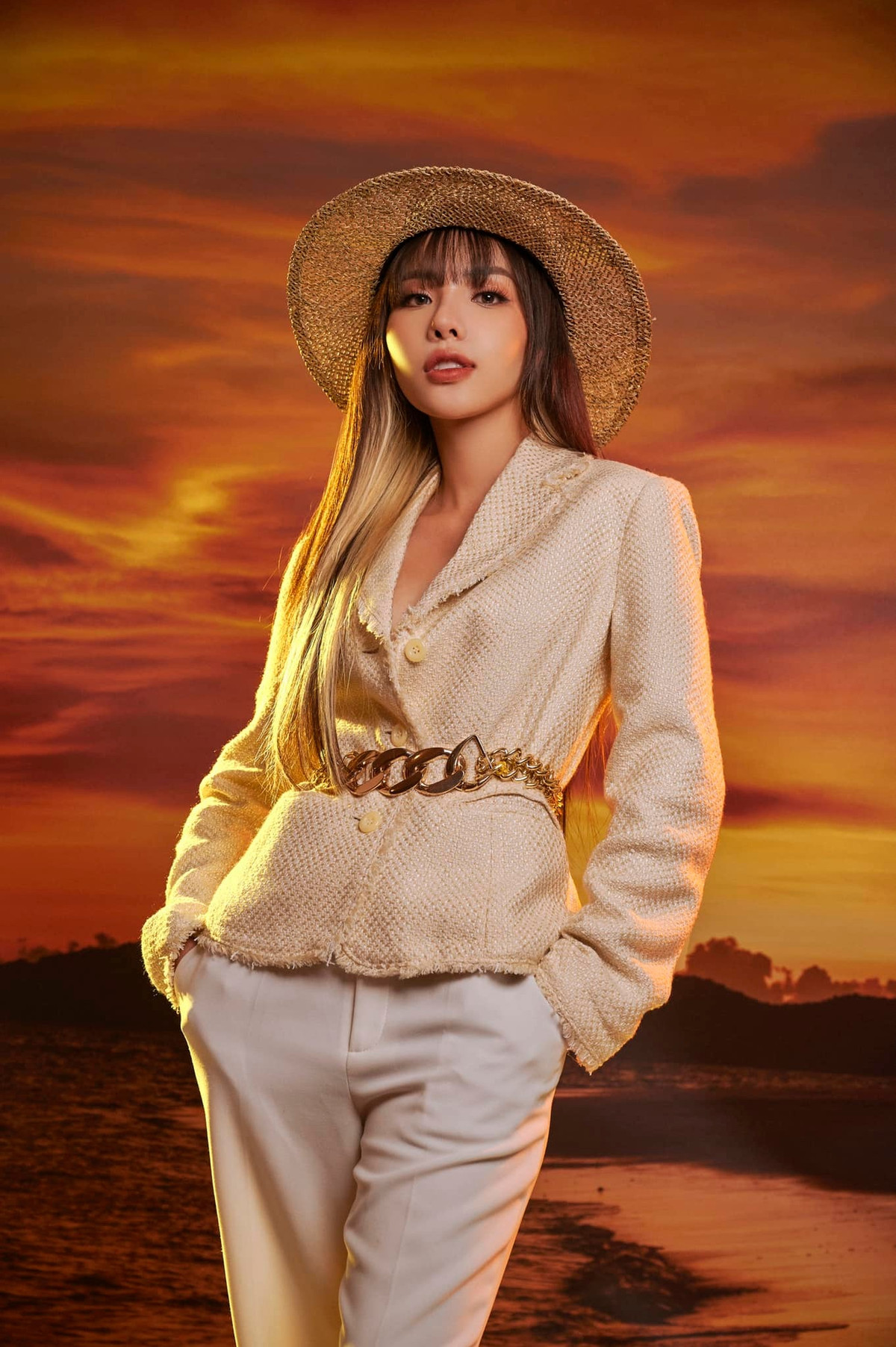 Quỳnh Anh là một cô gái năng động, cô rất chăm chỉ tập gym để cải thiện sức khoẻ và duy trì vóc dáng.