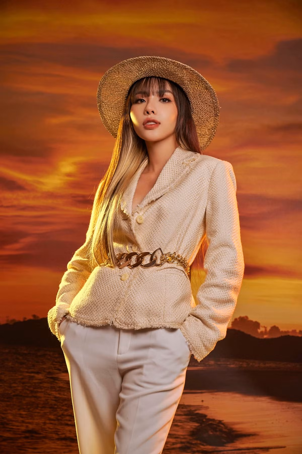 Quỳnh Anh là một cô gái năng động, cô rất chăm chỉ tập gym để cải thiện sức khoẻ và duy trì vóc dáng.